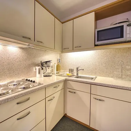 - Haus F, App 0f0903 *