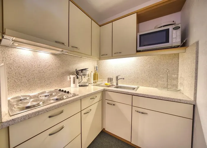 - Haus F, App 0f0903 *